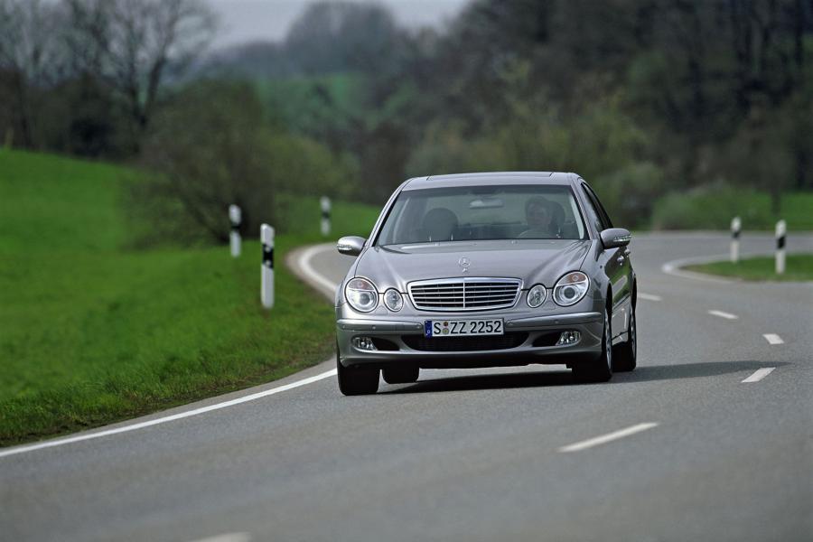  Mercedes-Benz E-Class 2002 года  (фото 46 из 448)